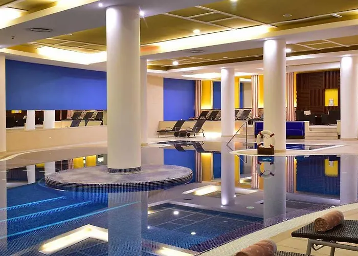 מלון דירות Pestana Casino 4*